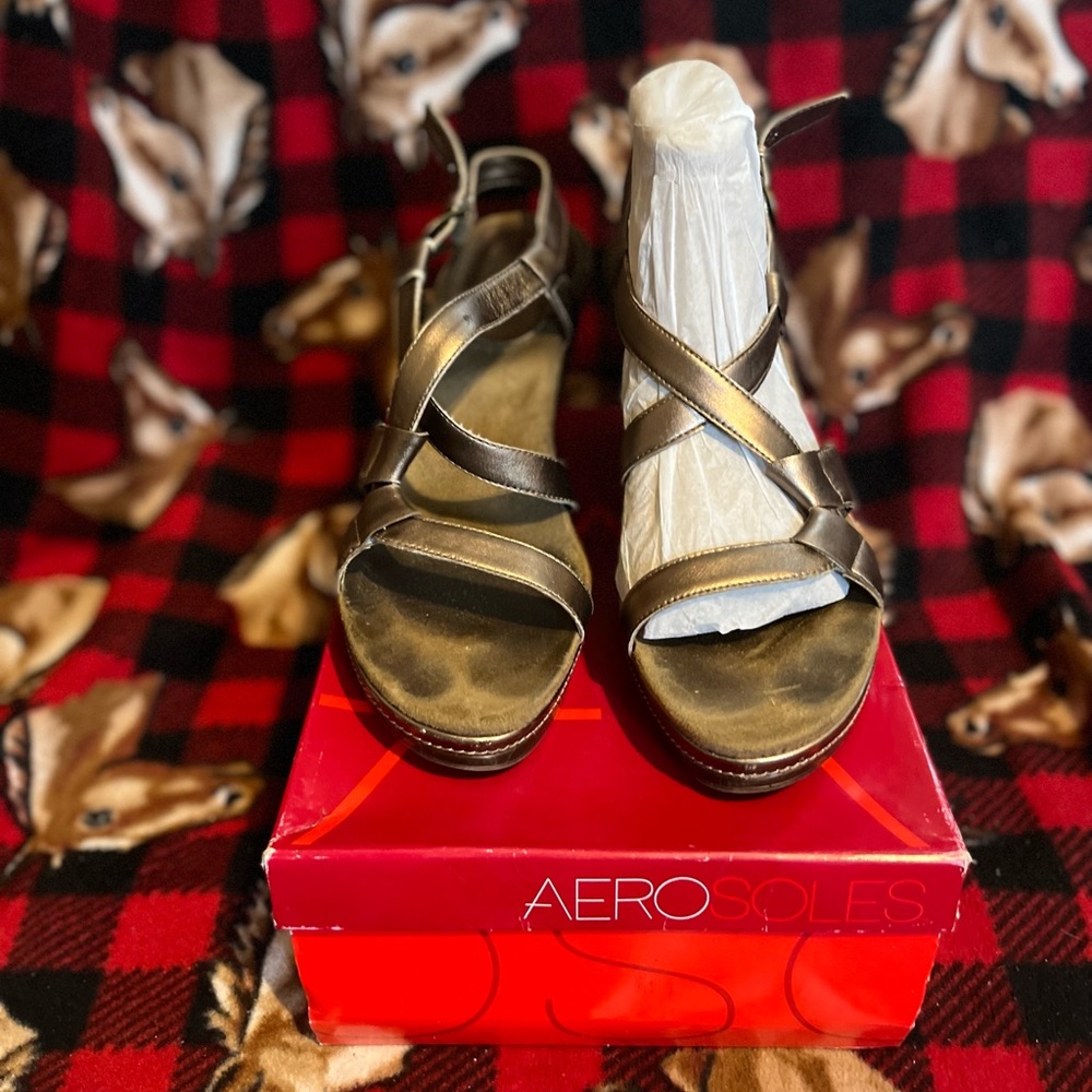 Aerosoles Bronze leather wedge sandal Size 10M